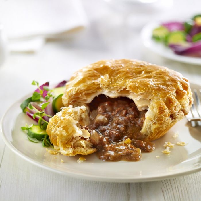 Beef and Onion Puff Pies - 32 x 195g